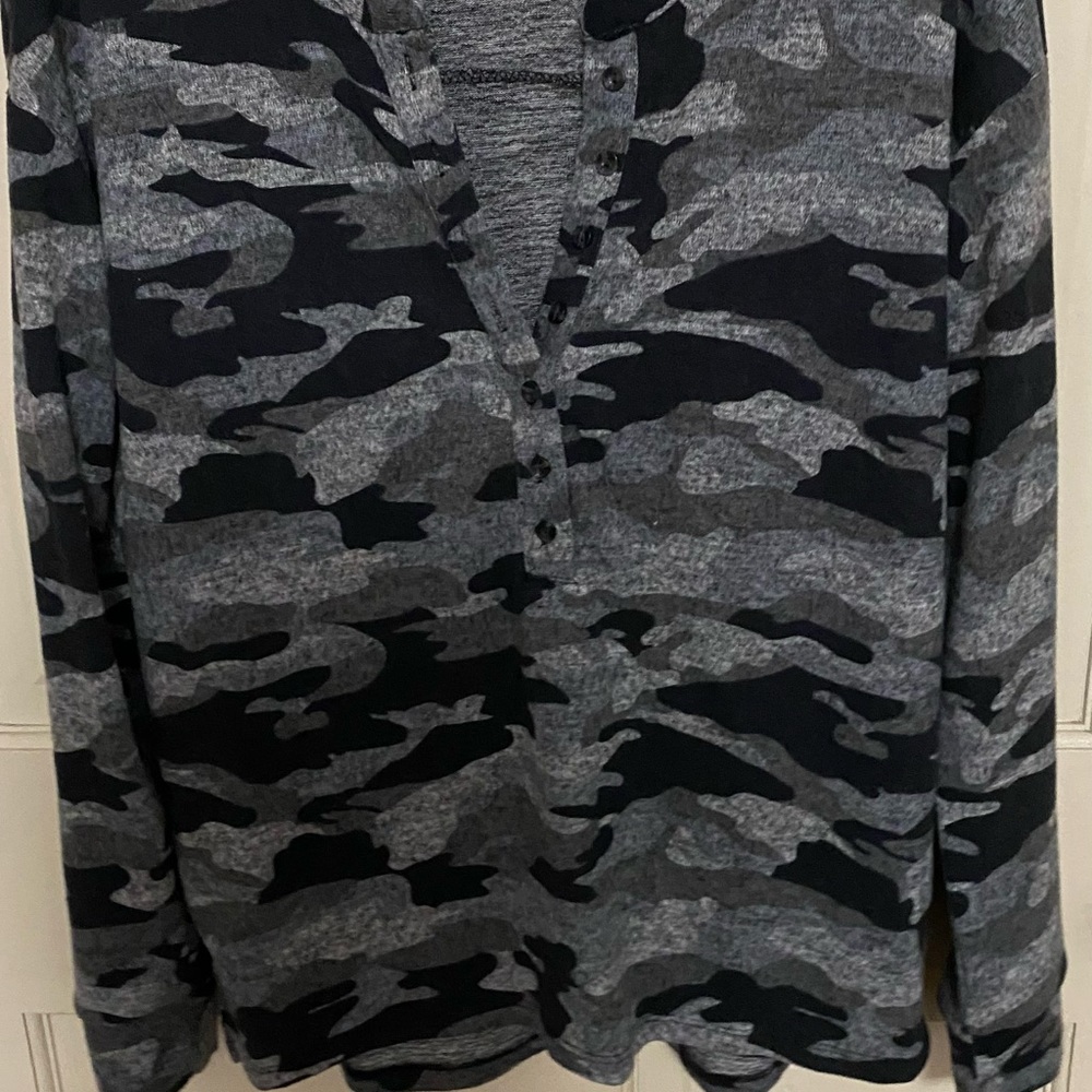 Light weight sweater